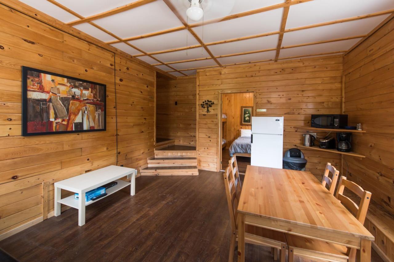马达沃斯卡山林小屋乡村民宿 Madawaska 外观 照片