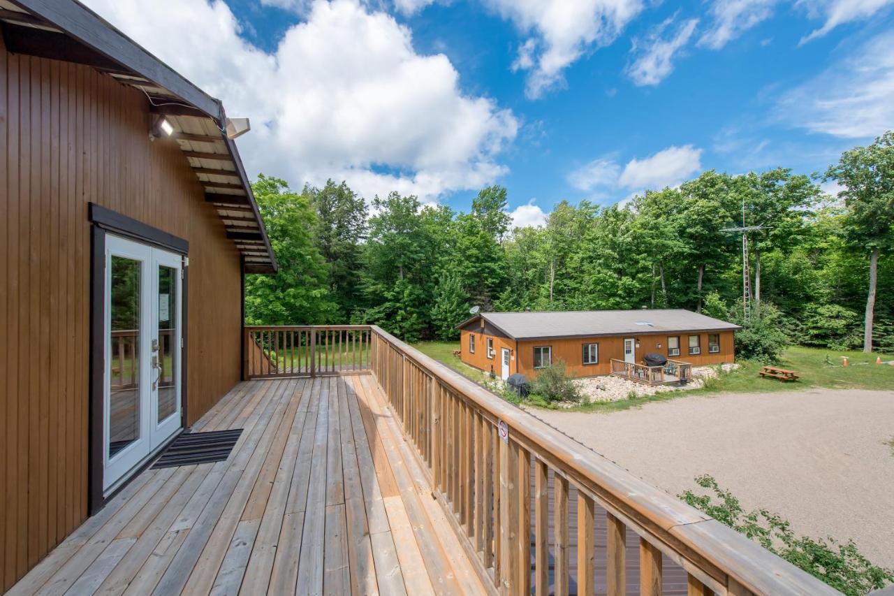 马达沃斯卡山林小屋乡村民宿 Madawaska 外观 照片