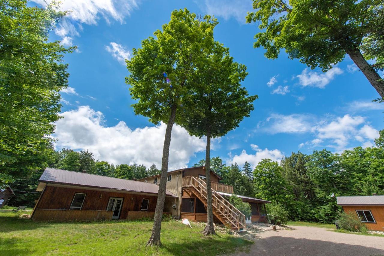 马达沃斯卡山林小屋乡村民宿 Madawaska 外观 照片