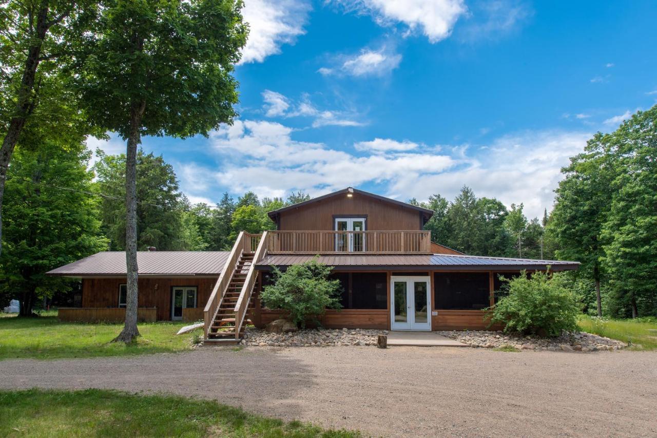 马达沃斯卡山林小屋乡村民宿 Madawaska 外观 照片