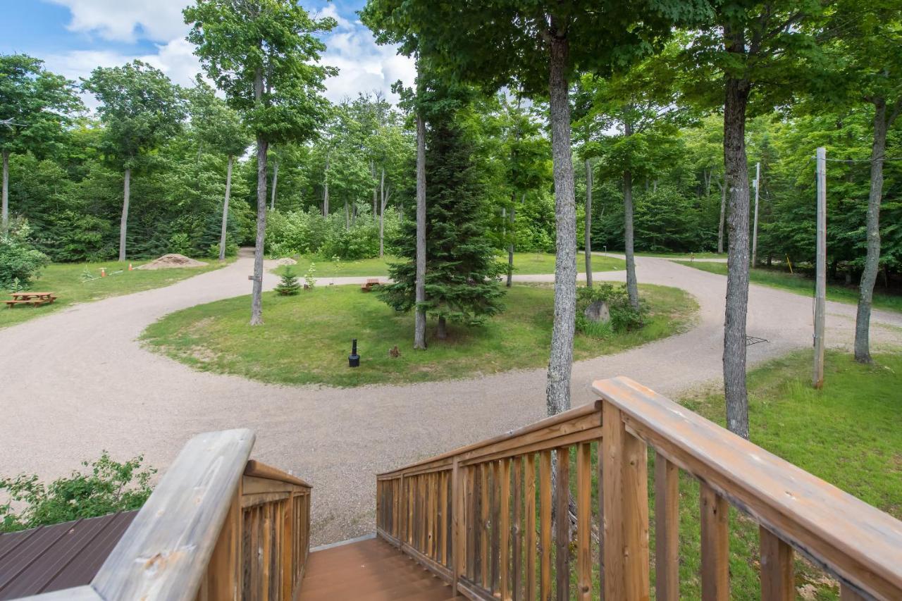 马达沃斯卡山林小屋乡村民宿 Madawaska 外观 照片