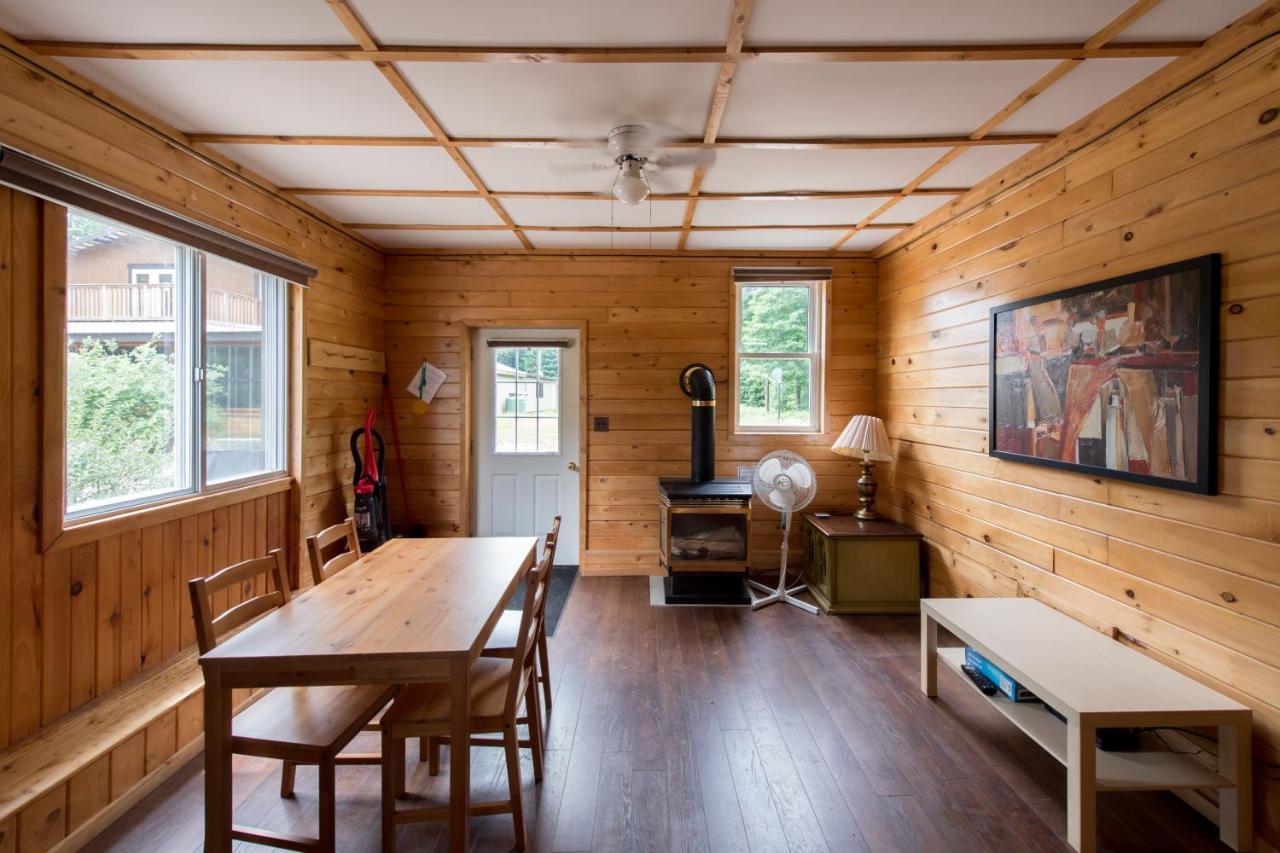 马达沃斯卡山林小屋乡村民宿 Madawaska 外观 照片