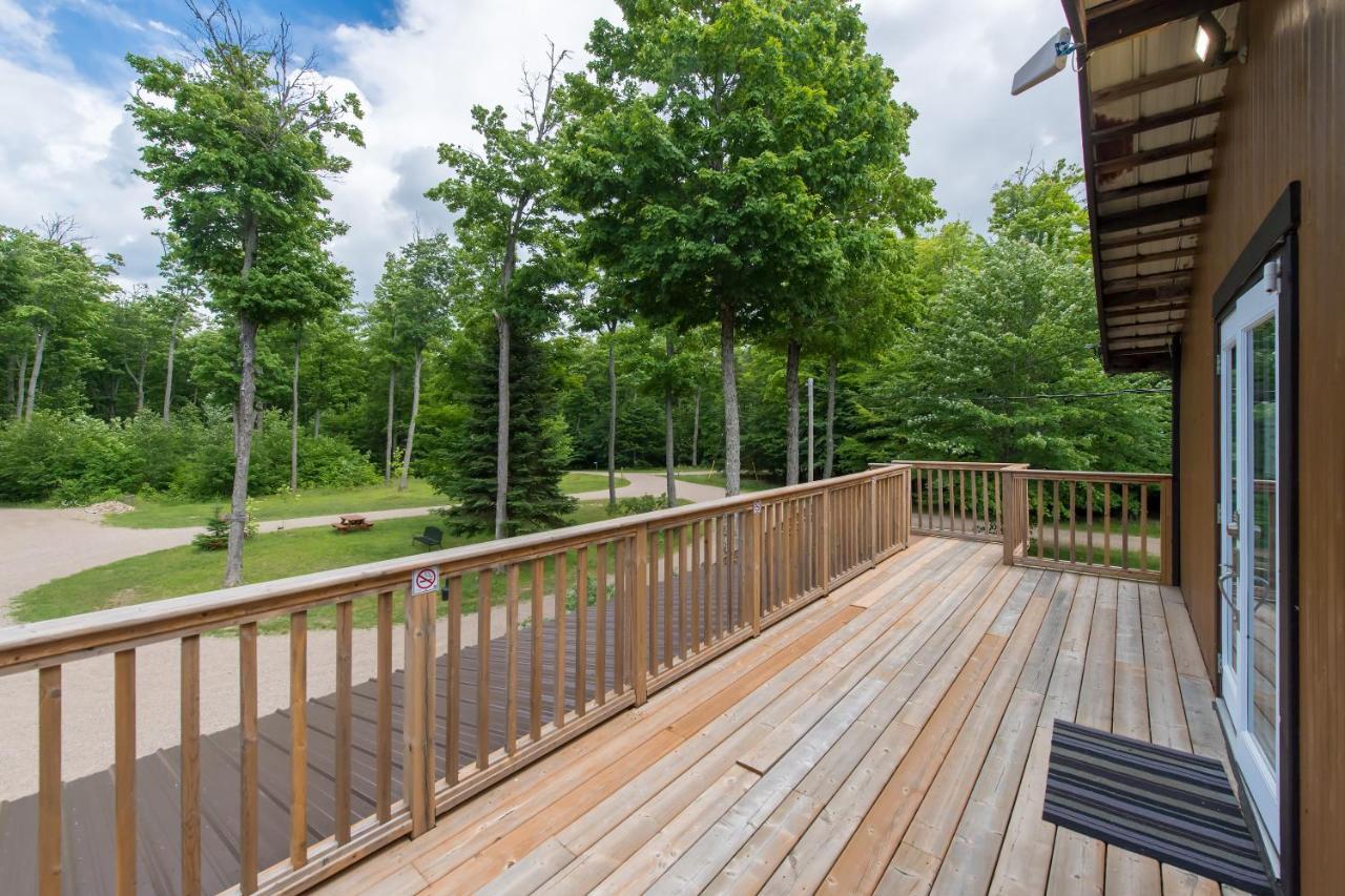 马达沃斯卡山林小屋乡村民宿 Madawaska 外观 照片