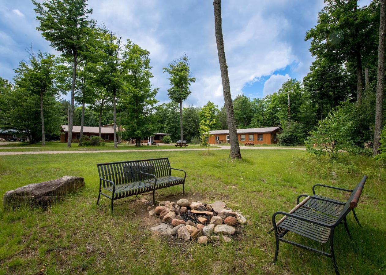 马达沃斯卡山林小屋乡村民宿 Madawaska 外观 照片