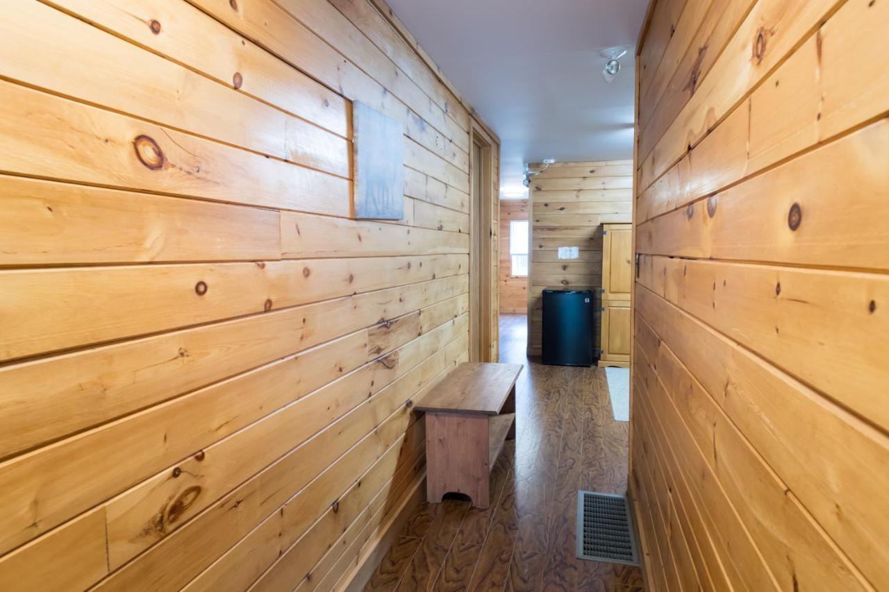 马达沃斯卡山林小屋乡村民宿 Madawaska 外观 照片