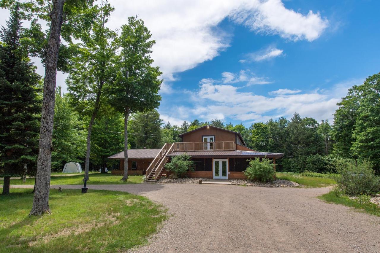 马达沃斯卡山林小屋乡村民宿 Madawaska 外观 照片
