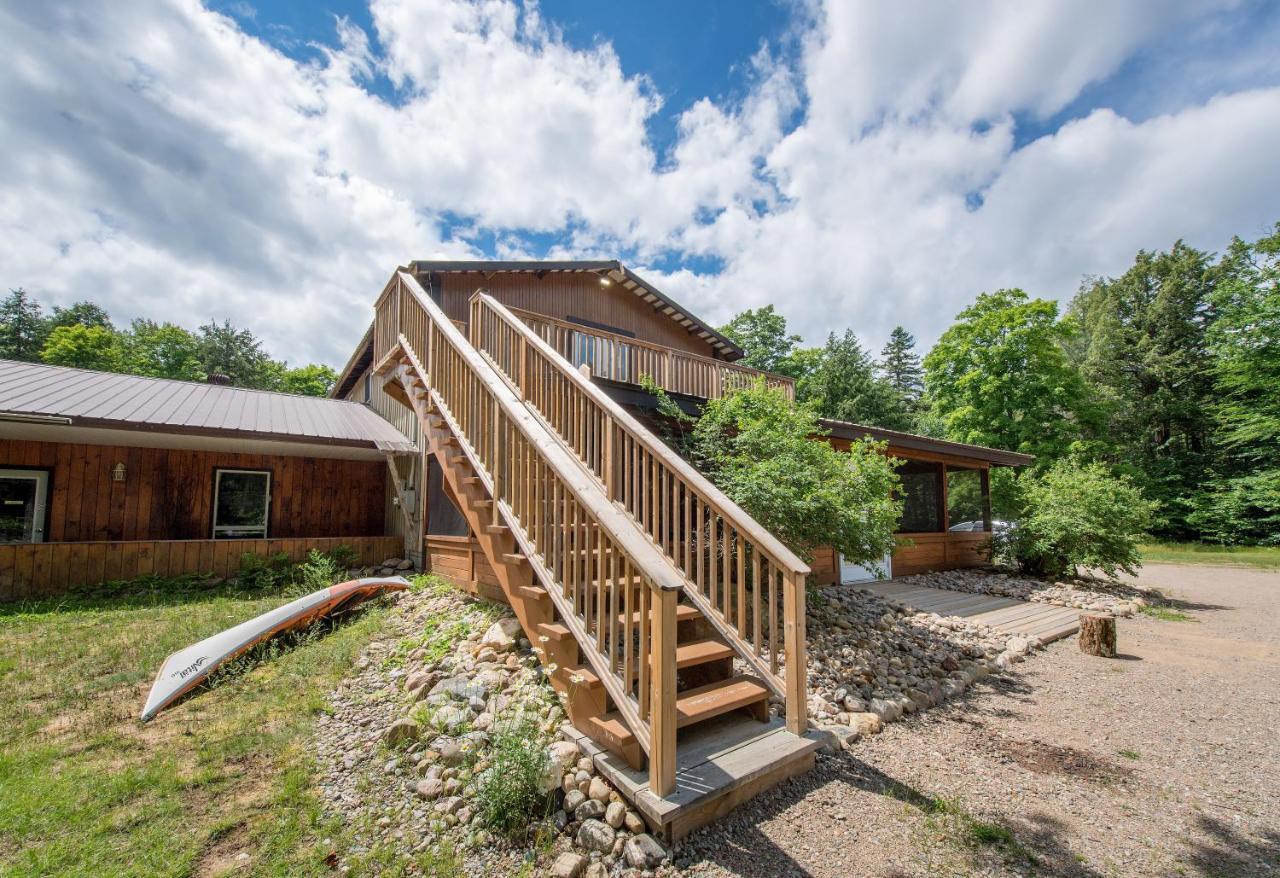 马达沃斯卡山林小屋乡村民宿 Madawaska 外观 照片