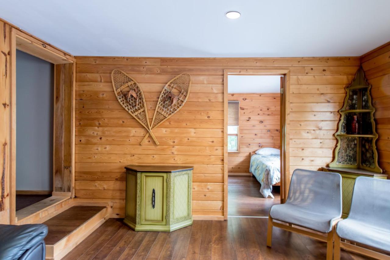 马达沃斯卡山林小屋乡村民宿 Madawaska 外观 照片