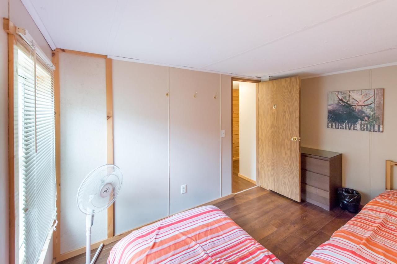 马达沃斯卡山林小屋乡村民宿 Madawaska 外观 照片