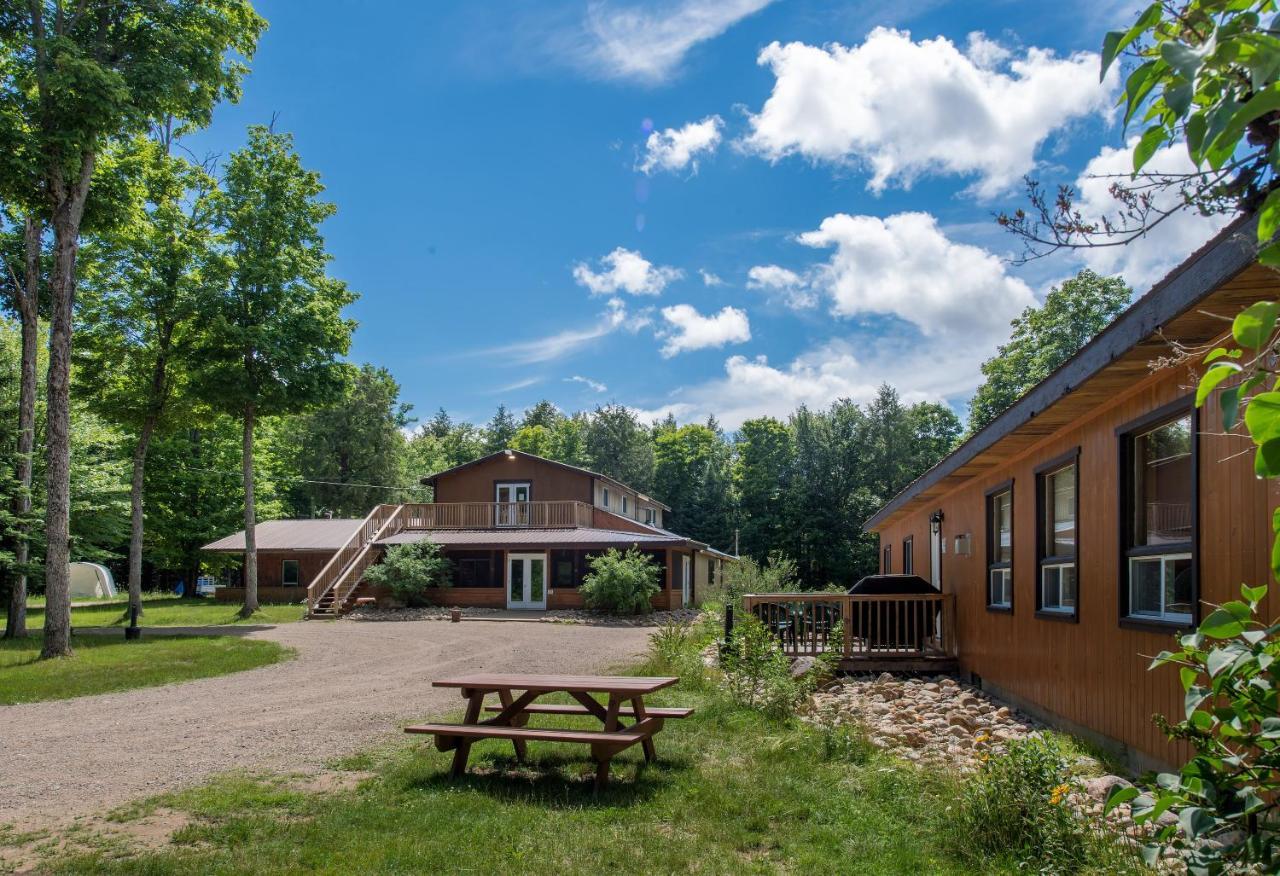 马达沃斯卡山林小屋乡村民宿 Madawaska 外观 照片